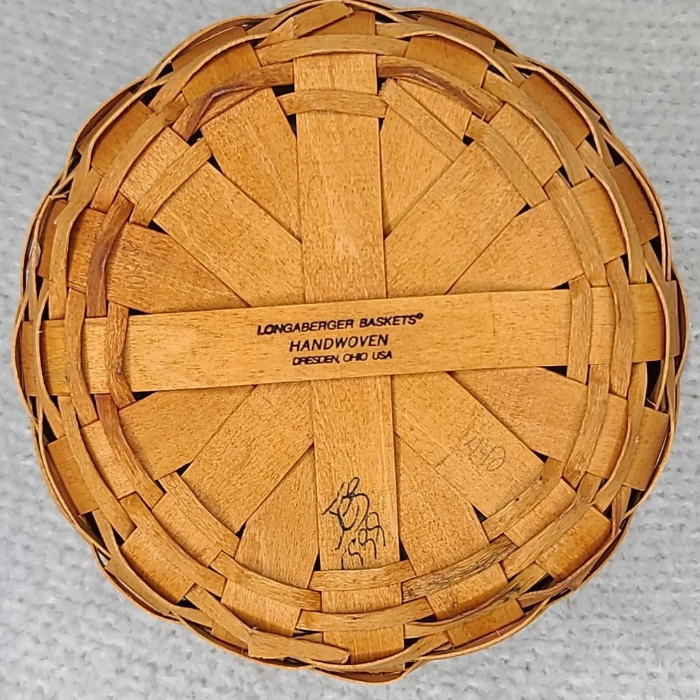 Longaberger Handmade Vintage '99 Classic Button Basket 15407 with Liner & Insert
